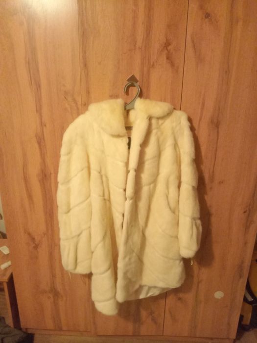 Продадим две шубки