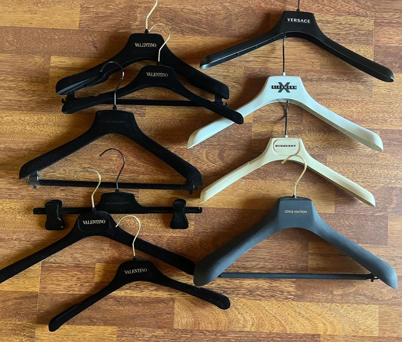 Маркови закачалки Louis Vuitton,
Alexander Mcqueen, Valentino...