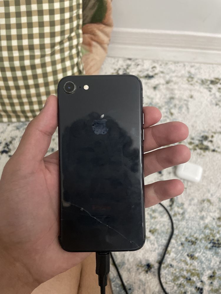 продам айфон 8