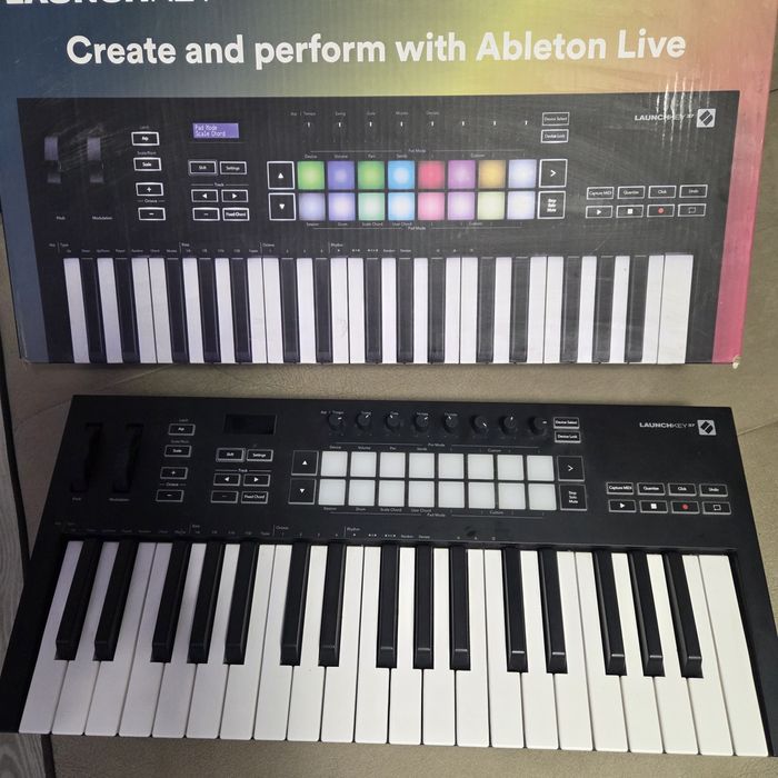 Миди Клавиатира Novation Launchkey 37 MK3