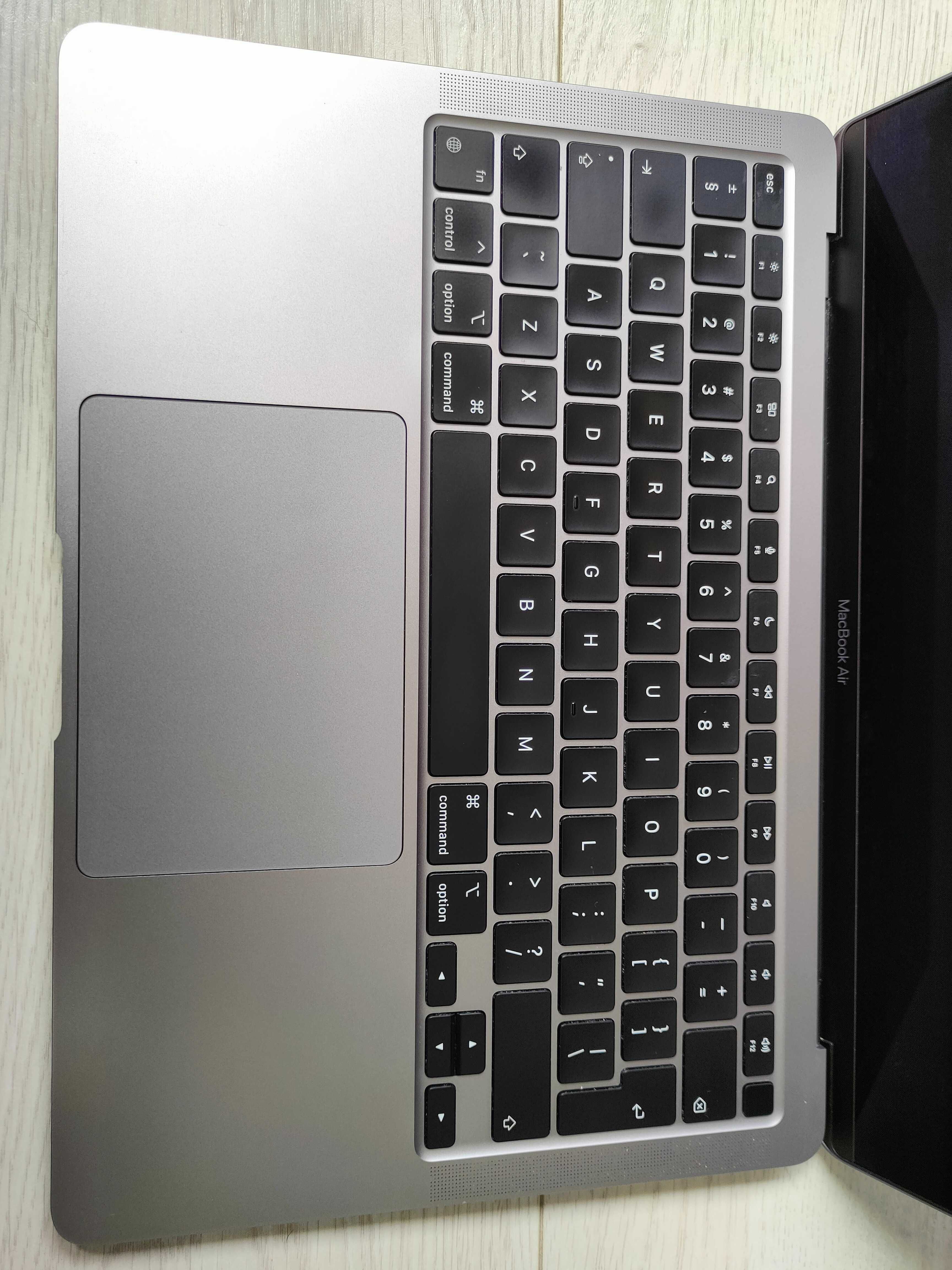 Macbook Air M1 16Gb RAM 256Gb SSD - in stare foarte buna, cu accesorii