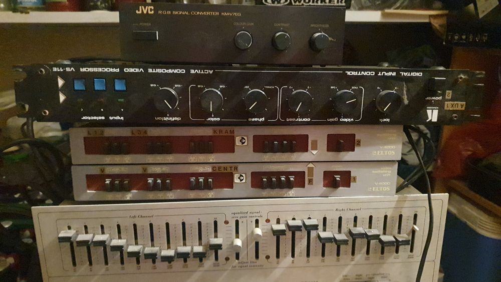 Vând scule pentru muzica un video