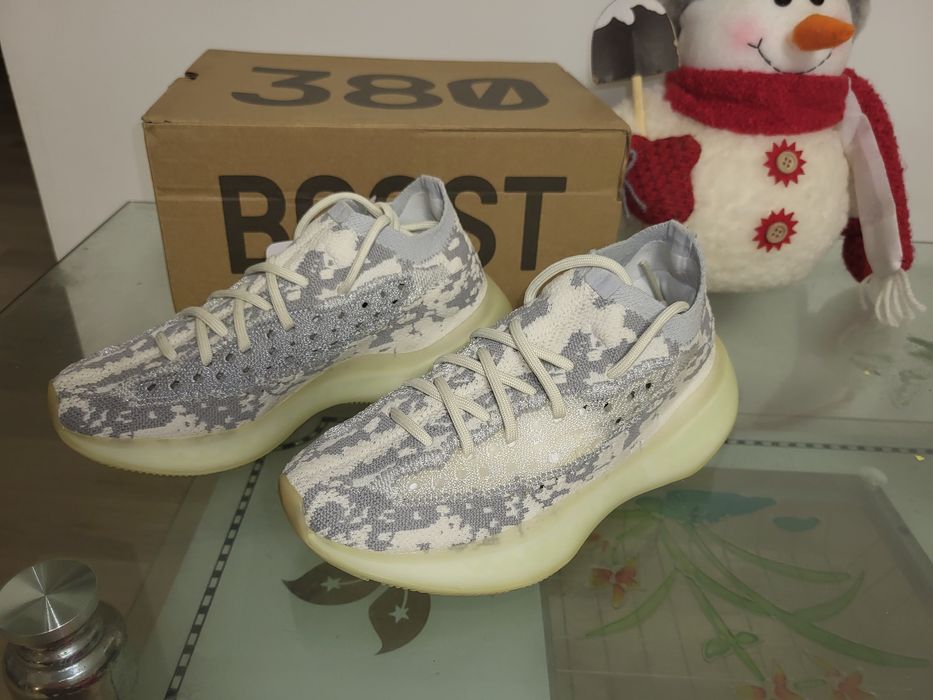 Adidasi Yeezy boost 380