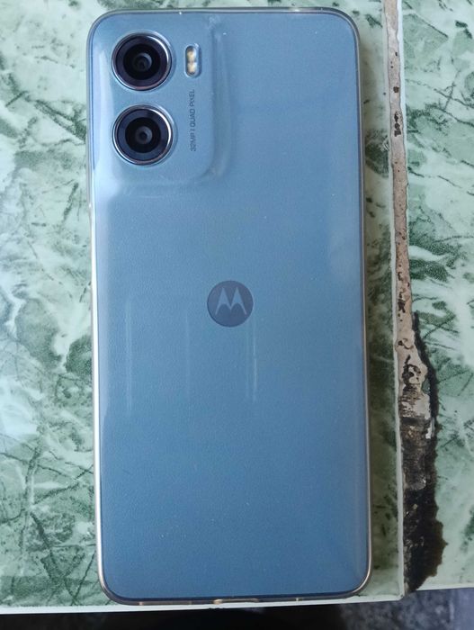 Продавам Motorola e15