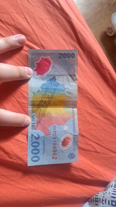 Bancnota 2000 lei eclipsa totala