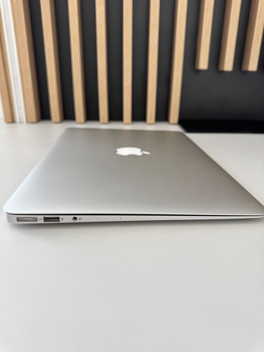 MacBook Air 13” (2017) – i5 / 8GB RAM / 128GB SSD