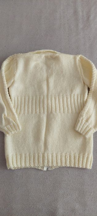 Пуловери ръчно изплетени