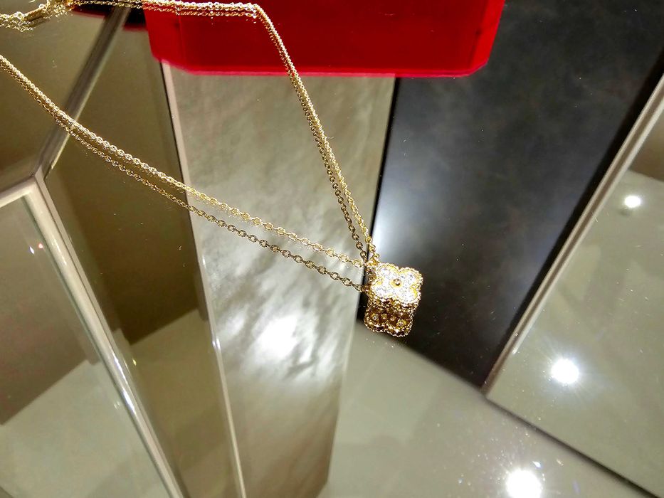 Van Cleef & Arpels VCA Rose Diamond Sweet Alhambra Clover Дамско Колие