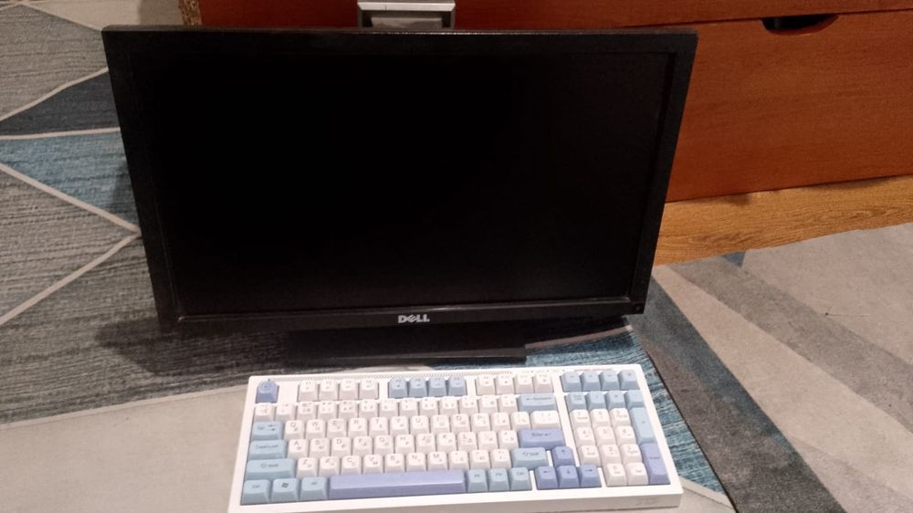 Продам клавиатуру и монитор