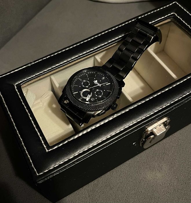 Часовници Tommy Hilfiger и Fossil FS4552IE (двата общо 320лв.)