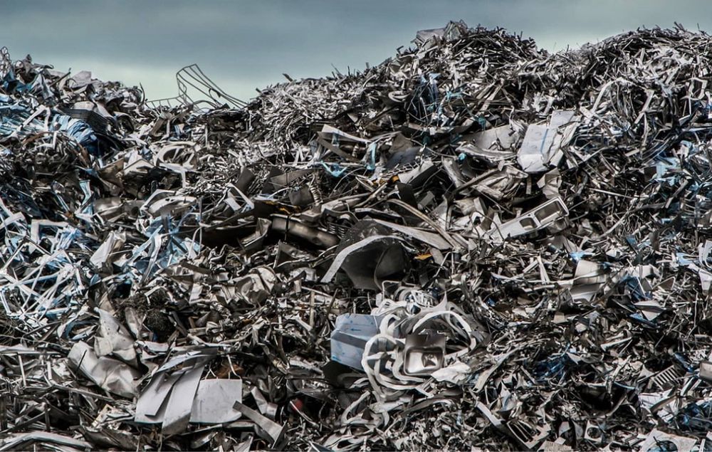 Продается Металлом , баклажки и макалатура