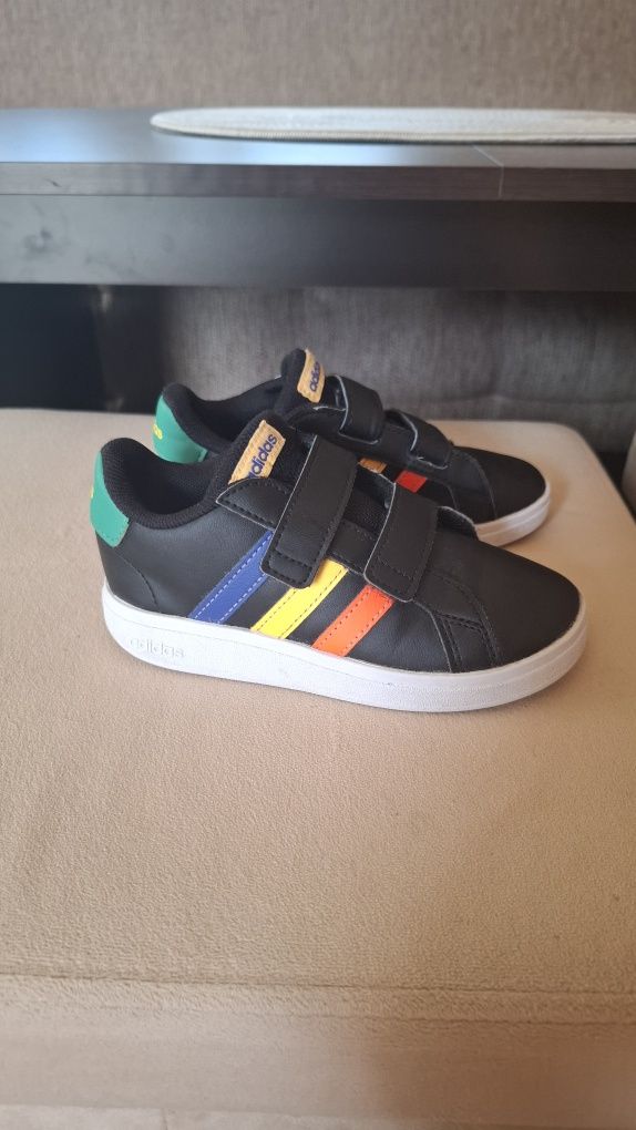 Продавам маратонки на Адидас/ Adidas за момче - 25, 27 и 28 номер