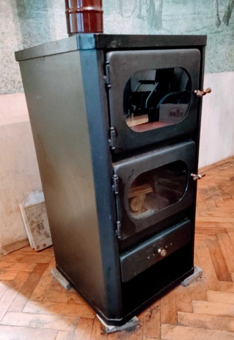 Камина на твърдо гориво с фурна