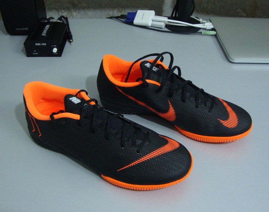 Продам спортивную обувь Nike Mercurial Vapor (indoor). Новое. Из США.