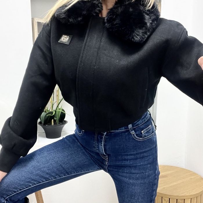 Късо палто черно с пух