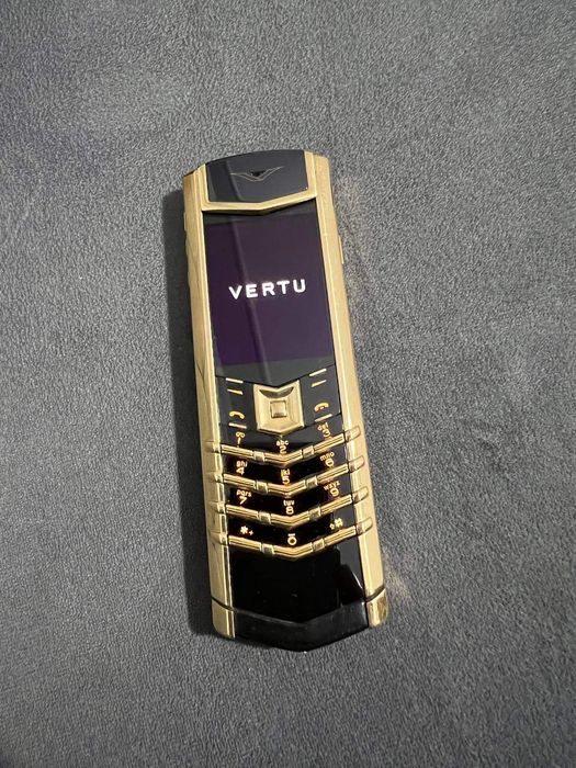 Vertu Signature Gold