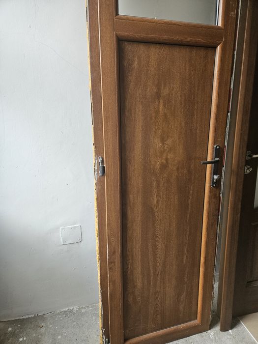 Ușă  termopan  și uși de interior