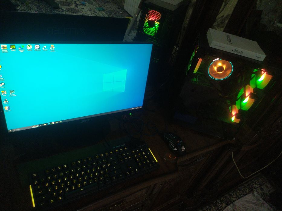 Igravoy kompyuter komplekt sotiladi.