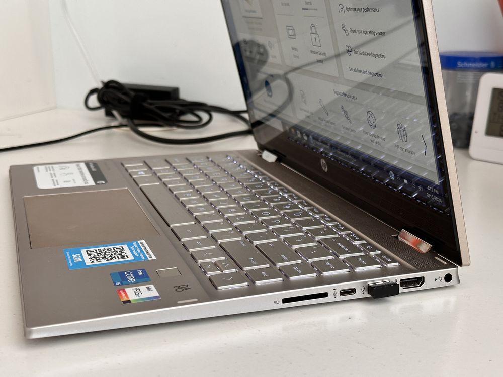 Laptop HP 2in1 touch screen fullHD i5-11th 8GB 256 SSD taste iluminate