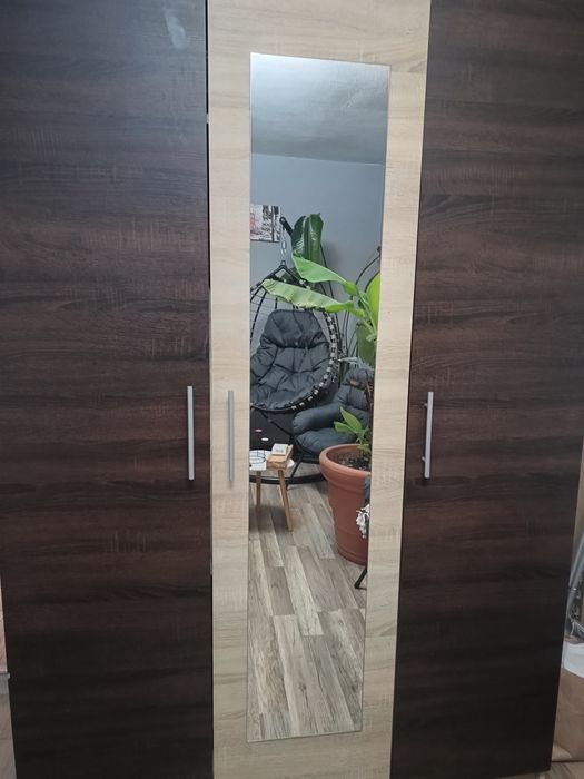 Vând dulap stare bună