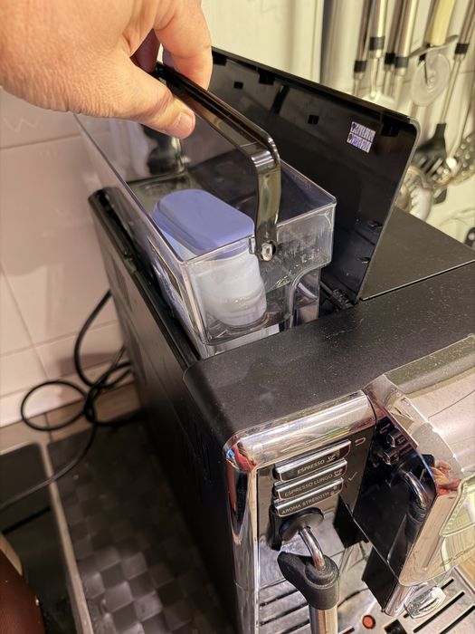 Продавам кафе автомат Saeco Incanto, в отлично състояние