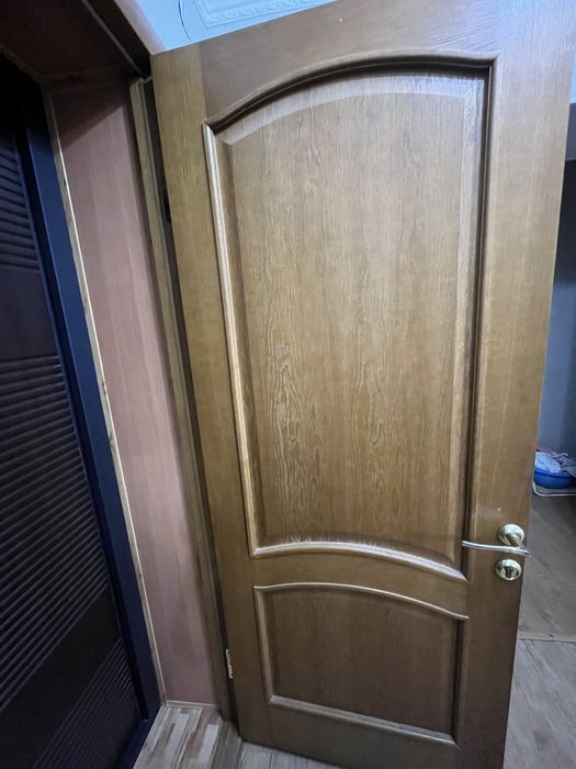 Продам дверь деревяную б/у