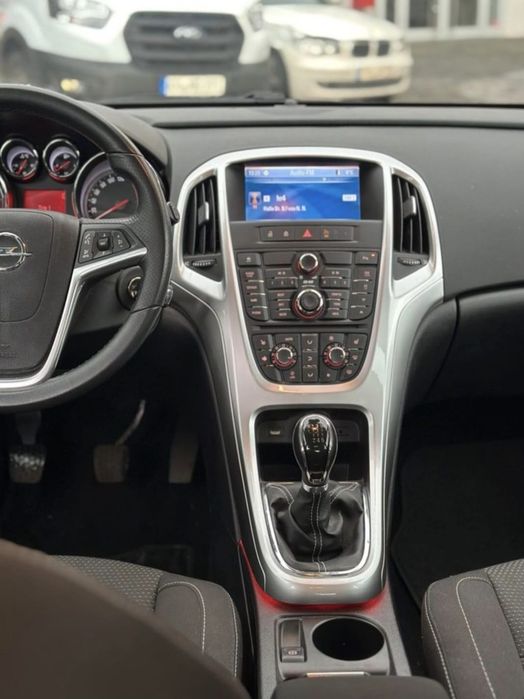 OPEL ASTRA J / 2011/ 1.7CDTI/ 125 CAI