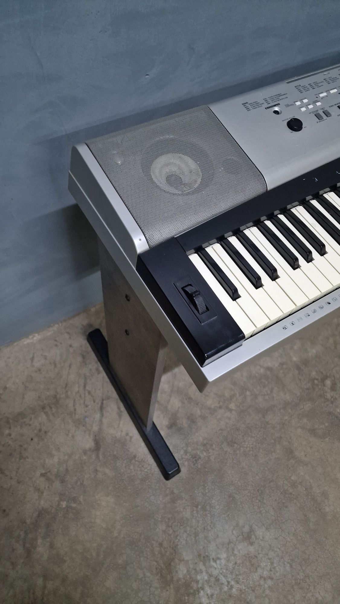 Синтезатор пианино Yamaha Portable Grand DGX-530