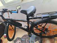 Vând bicicletă cu cadru de aluminiu .