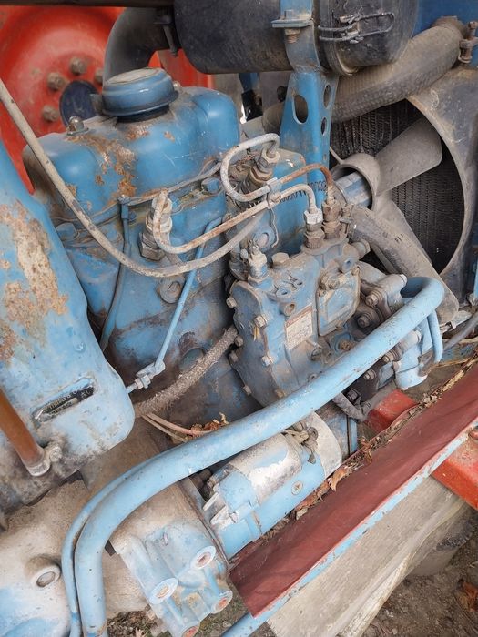Vând tractoraș hinomoto e18 pentru dezmembrat