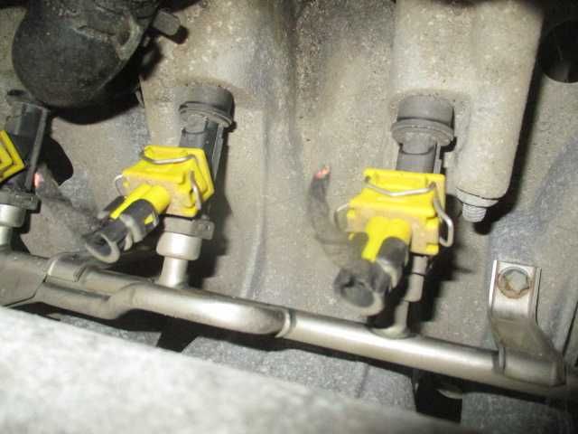 Injectoare rampa Opel Astra G Vectra motor 1,6 benzina 8 valve