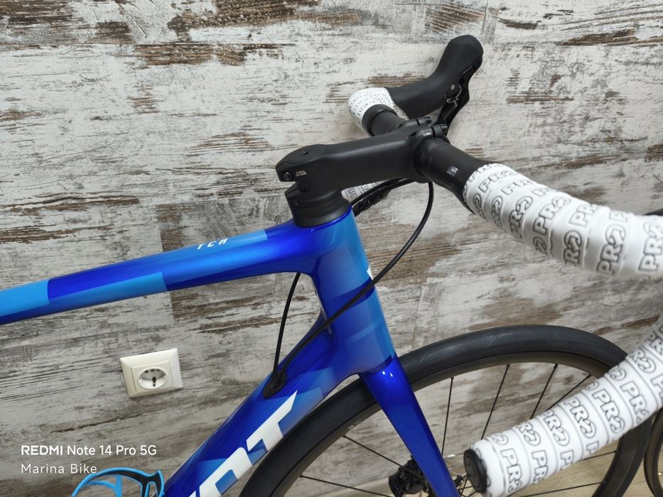 НОВ карбонов шосеен велосипед Giant TCR Pro Disc 105 2х12 Fulcrum | L