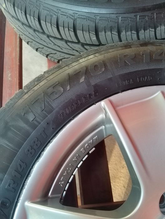Продавам летни гуми с лети джанти