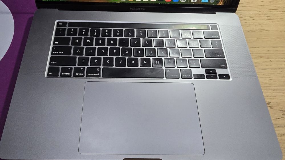 Apple MacBook Pro 16 2019 i9 16GB 1TB video 4GB A2141 spacegray