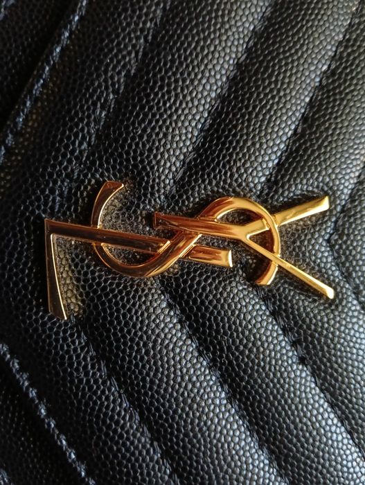 Vând geanta Yves Saint Laurent Paris logo-plaque crossbody bag
logo-pl