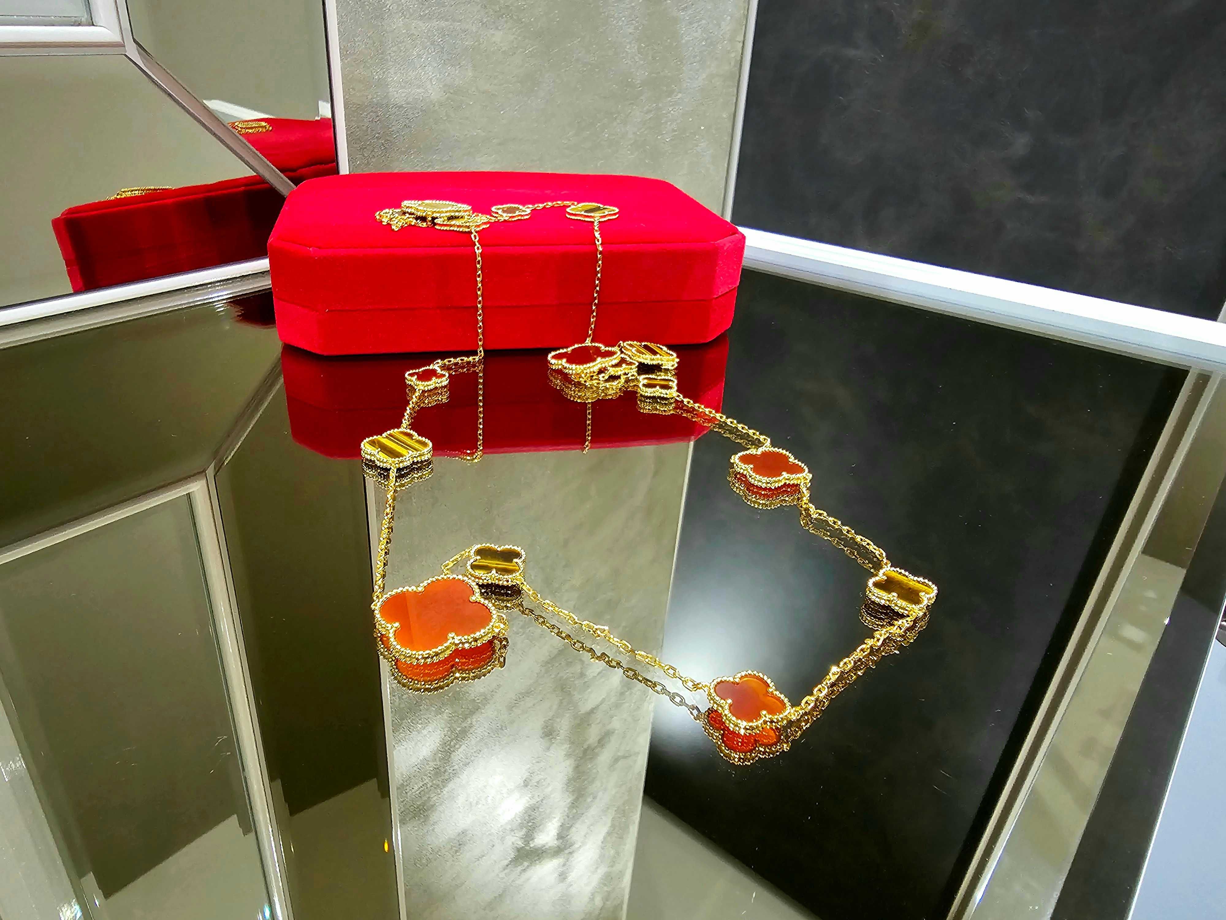 Van Cleef & Arpels VCA Gold Carnelian 16 Motifs Alhambra Дамско Колие