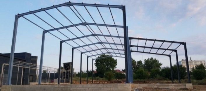 Vând hală metalică de pe stoc 11 m lățime cu 20 lungime cu tot cu mont