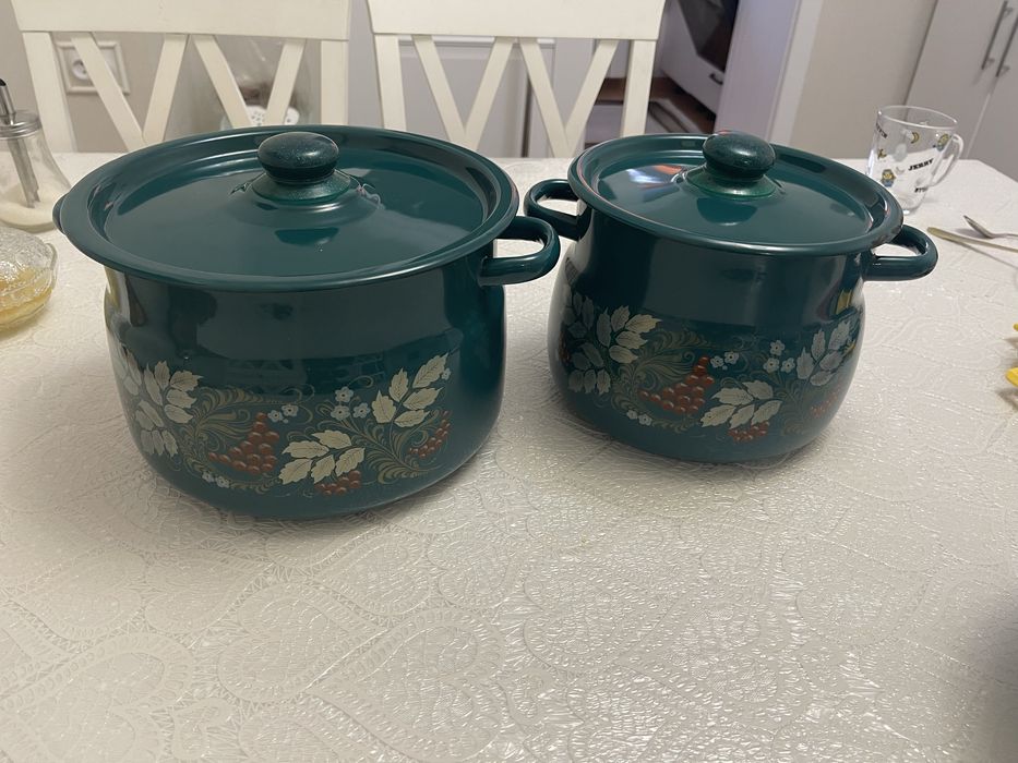 Эмалированные кастрюли