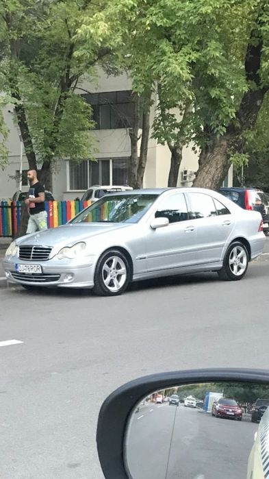 Vând Mercedes C class 2005