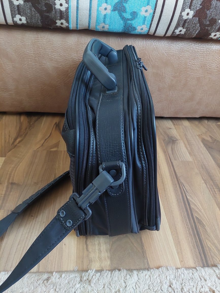 Geanta,servieta,de voiaj,de transport firma de renume Samsonite ,stare