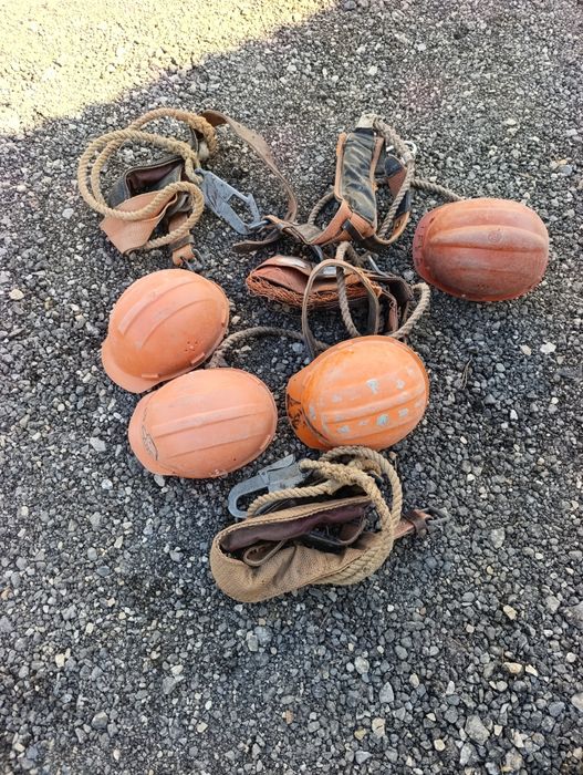 Продам  монтажные поеса и каску  хорошо качества цена,3000тыс комплект