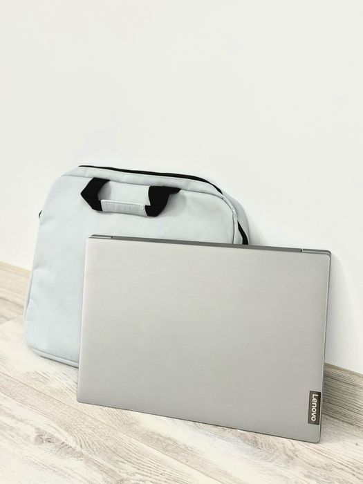 Продам игровой ноутбук новой модели полный комплект