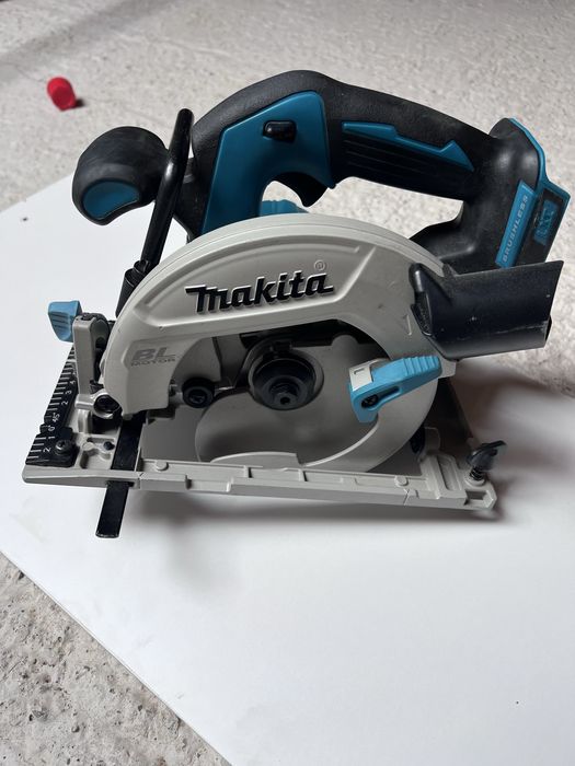 Fierastrau circular Makita DHS680Z
