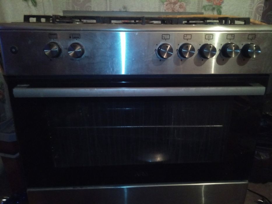 Продам газ плиту почти новая