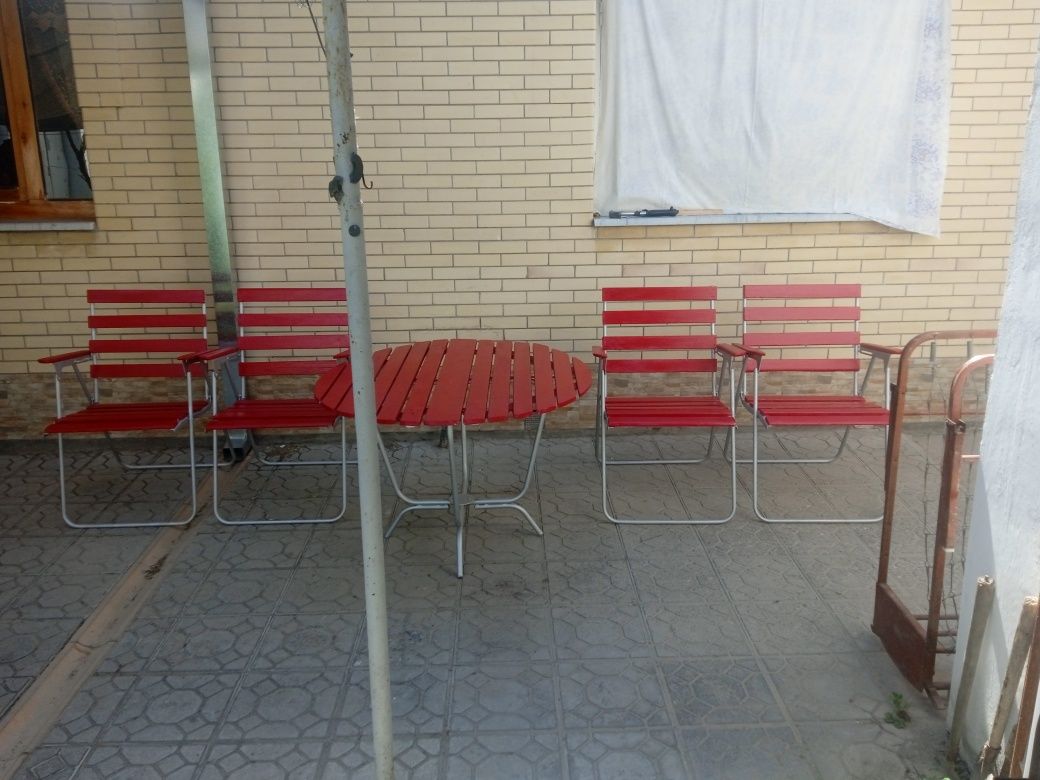 Стол со стульями новые