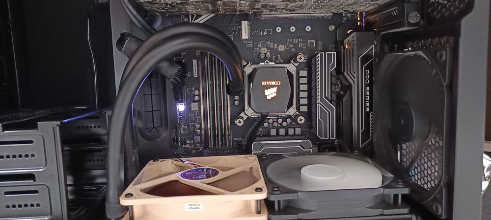 CORSAIR Hydro Series H100i Extreme Liquid CPU Cooler. 240mm