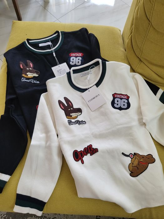 Пуловер с нашивки и докорации