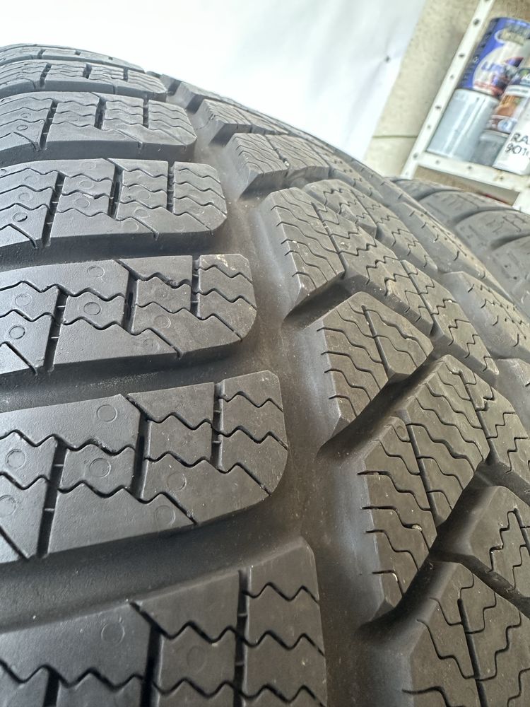 215/55/17 Pirelli dot22 4 броя