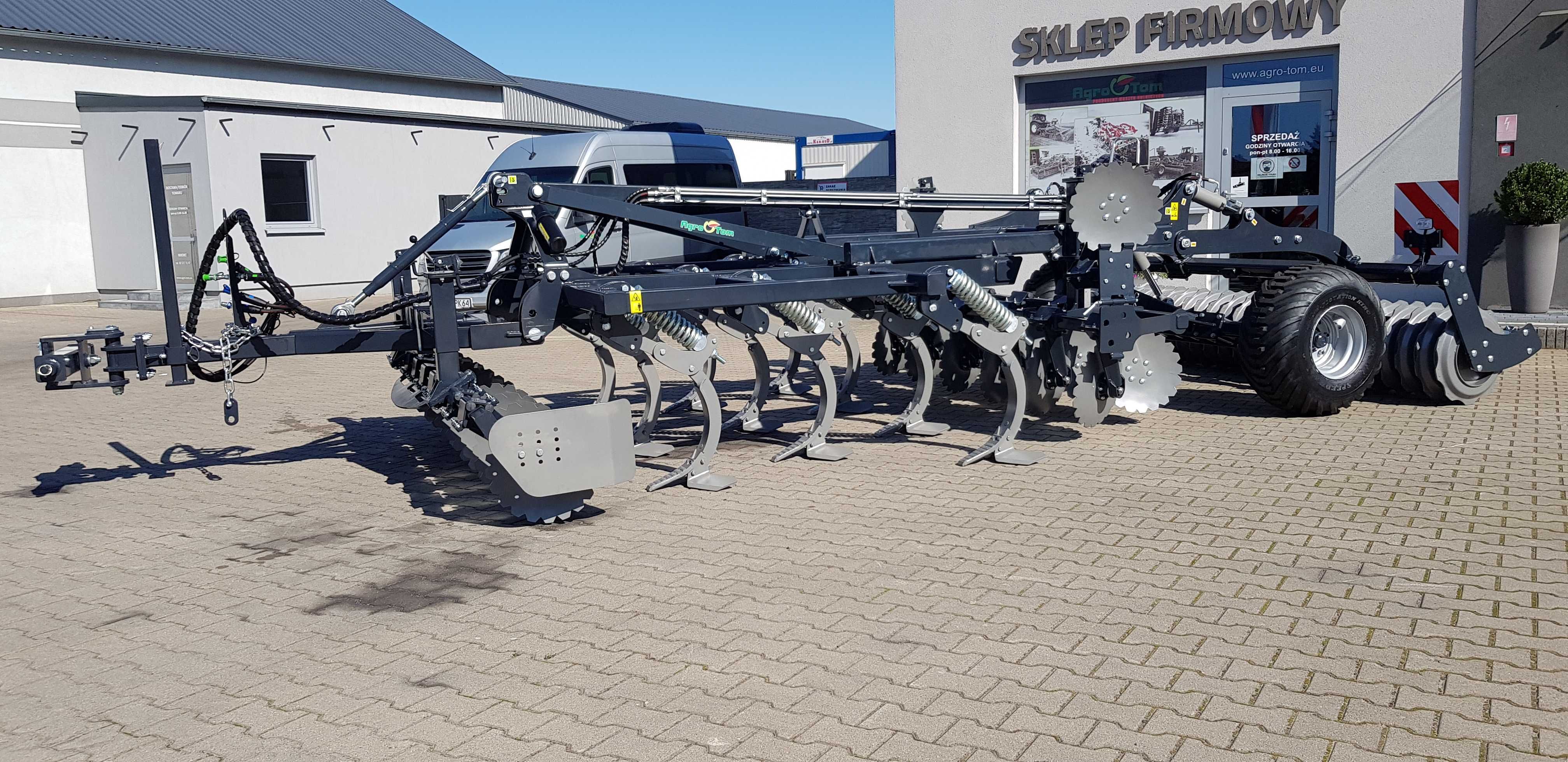 Cultivator de miriște Agro-Tom model APSP W 3.0, tractat