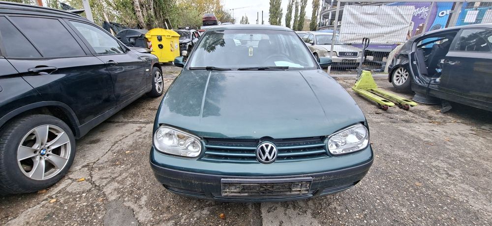 Dezmembrez Golf 4 1.4B 2001